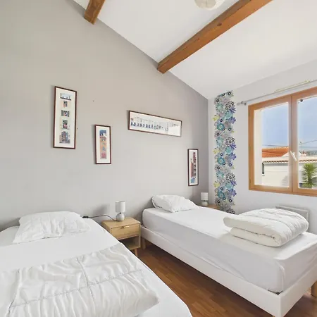 Maison Pour 8 Avec Jardin, Centre St-gilles *