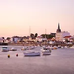 Maison Pour 8 Avec Jardin, Centre St-gilles Nyaraló *