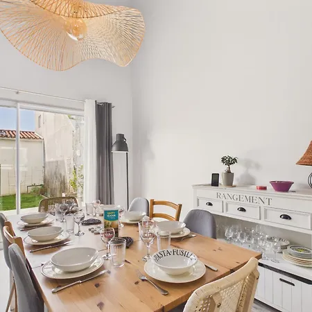 度假居 Maison Pour 8 Avec Jardin, Centre St-gilles *