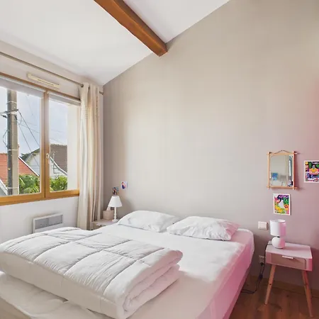 Maison Pour 8 Avec Jardin, Centre St-gilles Hébergement de vacances *