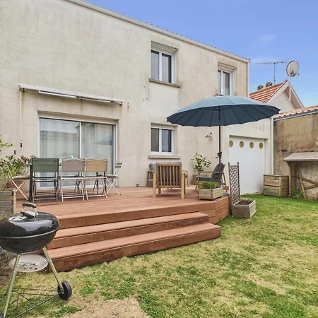 Maison Pour 8 Avec Jardin, Centre St-gilles * 圣吉尔-克鲁瓦德维