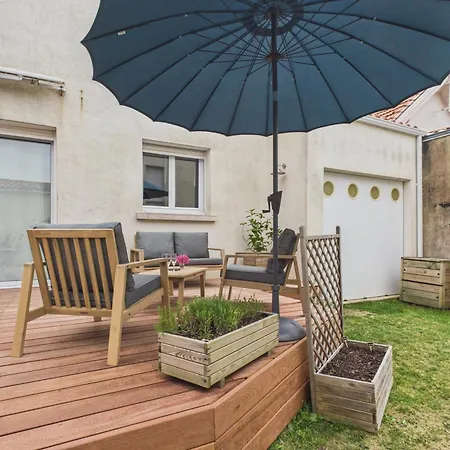 Maison Pour 8 Avec Jardin, Centre St-gilles *