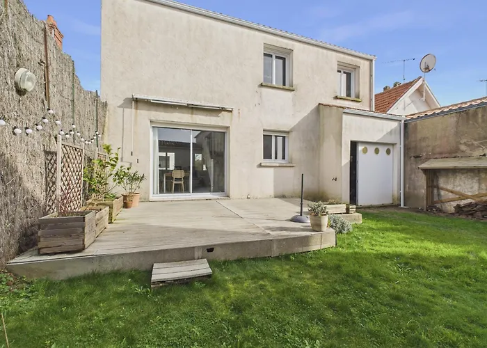 Hébergement de vacances Maison Pour 8 Avec Jardin, Centre St-gilles *