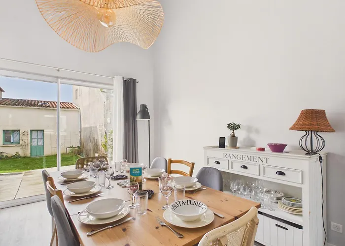 Hébergement de vacances Maison Pour 8 Avec Jardin, Centre St-gilles *