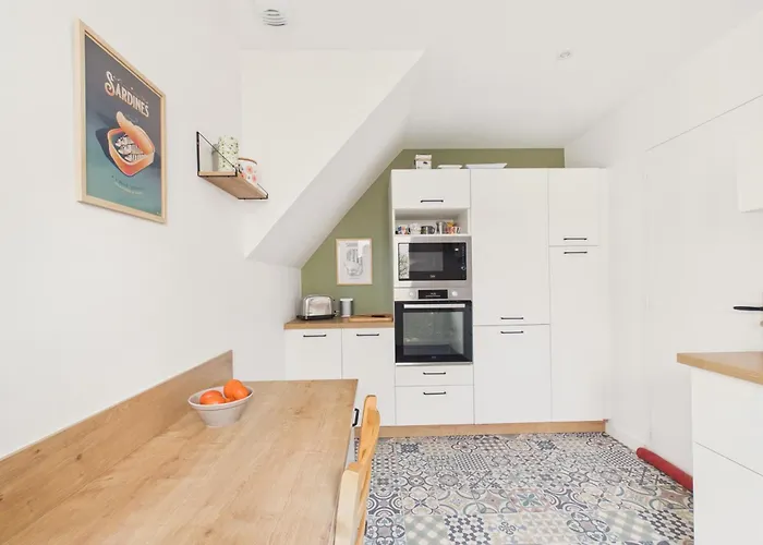 Maison Pour 8 Avec Jardin, Centre St-gilles Hébergement de vacances