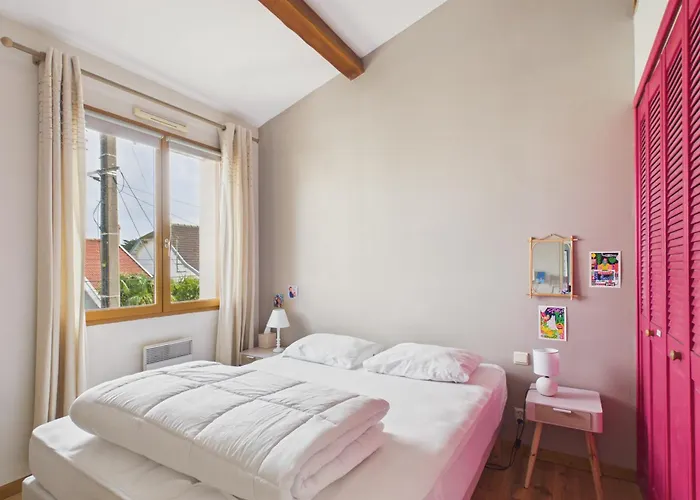 Maison Pour 8 Avec Jardin, Centre St-gilles Hébergement de vacances *