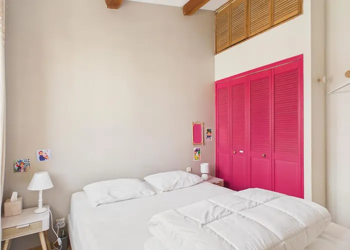 Maison Pour 8 Avec Jardin, Centre St-gilles Hébergement de vacances *