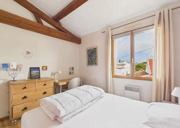 Maison Pour 8 Avec Jardin, Centre St-gilles